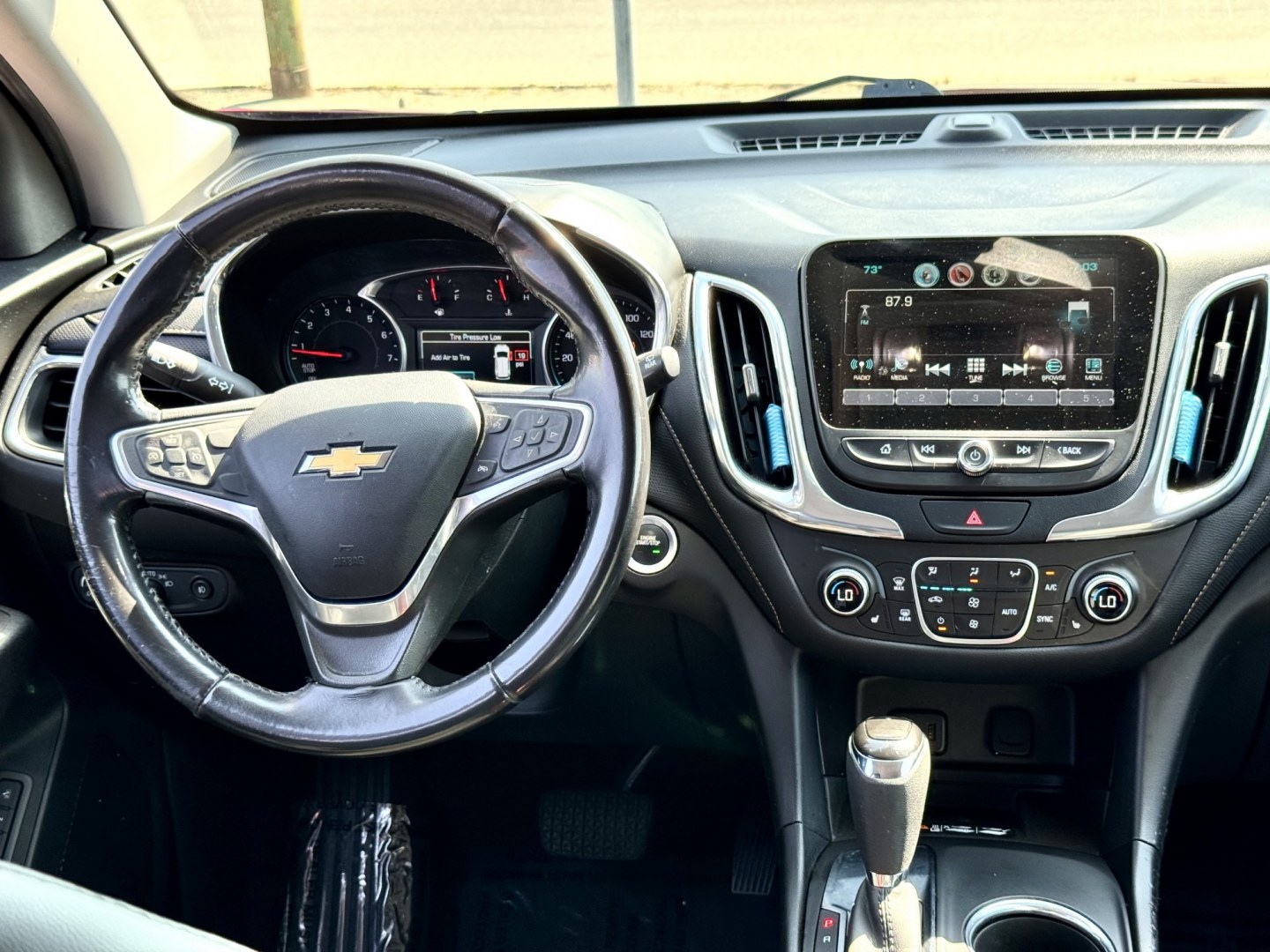 2018 RED Chevrolet Equinox Premier LT 2WD (2GNAXMEV9J6) with an 1.5L L4 DIR DOHC 16V TURBO engine, 6A transmission, located at 7600 S Western Ave., Chicago, IL, 60620, (773) 918-3980, 0.000000, 0.000000- Photo#7