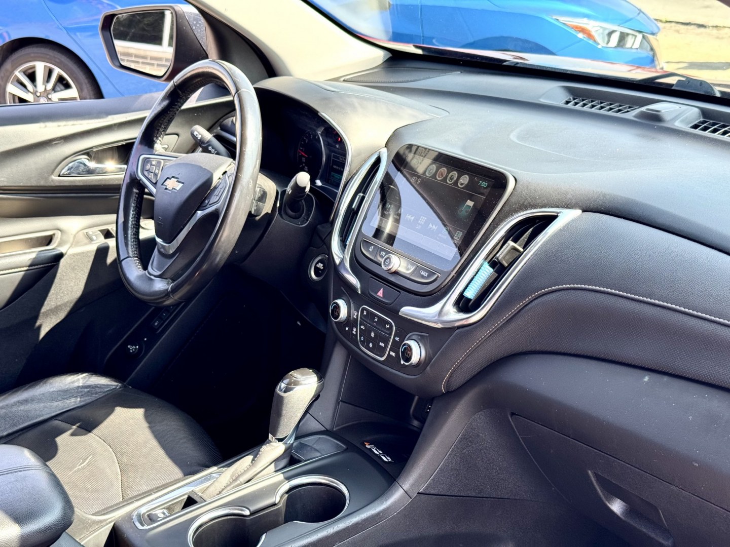 2018 RED Chevrolet Equinox Premier LT 2WD (2GNAXMEV9J6) with an 1.5L L4 DIR DOHC 16V TURBO engine, 6A transmission, located at 7600 S Western Ave., Chicago, IL, 60620, (773) 918-3980, 0.000000, 0.000000- Photo#8