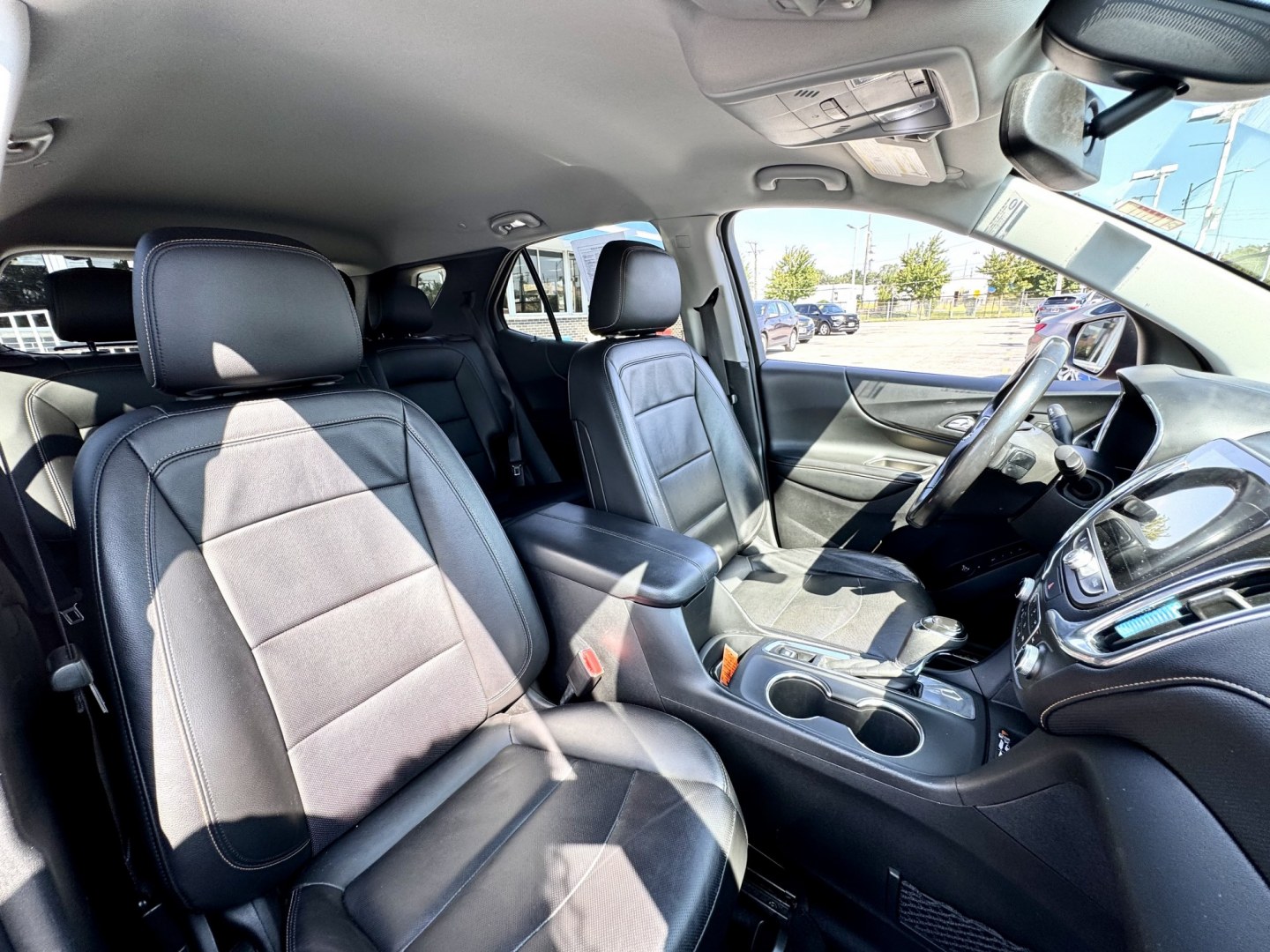 2018 RED Chevrolet Equinox Premier LT 2WD (2GNAXMEV9J6) with an 1.5L L4 DIR DOHC 16V TURBO engine, 6A transmission, located at 7600 S Western Ave., Chicago, IL, 60620, (773) 918-3980, 0.000000, 0.000000- Photo#9