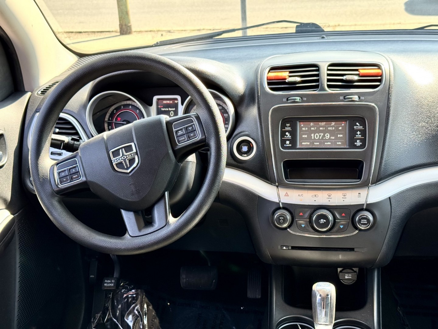 2017 GRAY Dodge Journey SE (3C4PDCAB6HT) with an 2.4L L4 DOHC 16V engine, 4A transmission, located at 7600 S Western Ave., Chicago, IL, 60620, (773) 918-3980, 0.000000, 0.000000- Photo#9