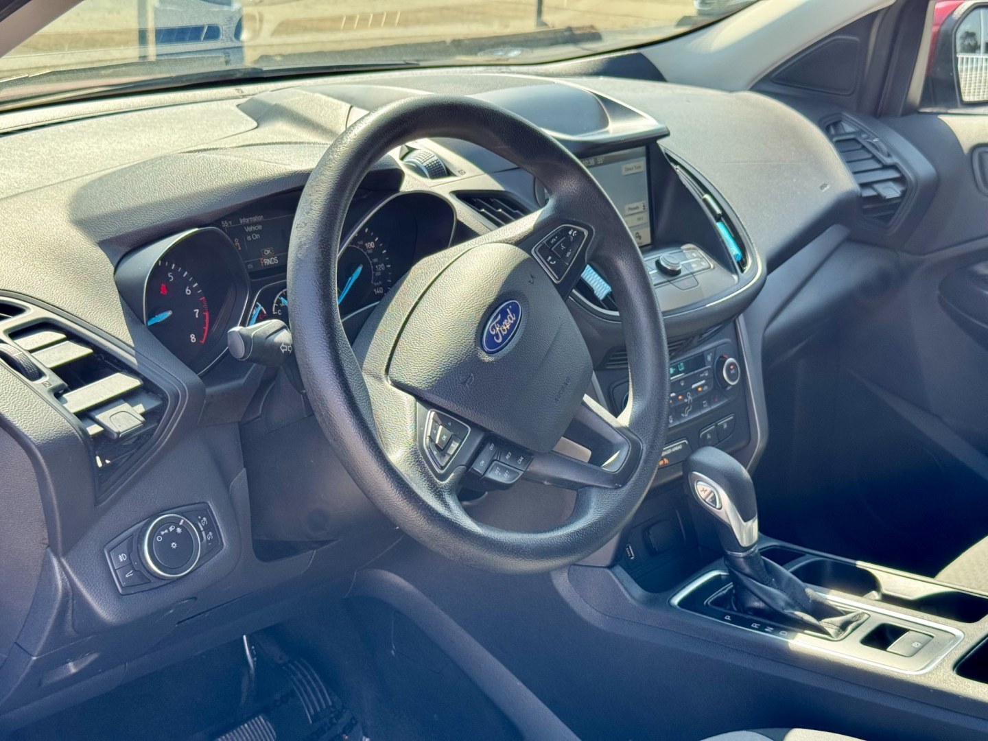 2019 RED Ford Escape SE 4WD (1FMCU9GDXKU) with an 1.5L L4 DOHC 16V engine, 6A transmission, located at 7600 S Western Ave., Chicago, IL, 60620, (773) 918-3980, 0.000000, 0.000000- Photo#5