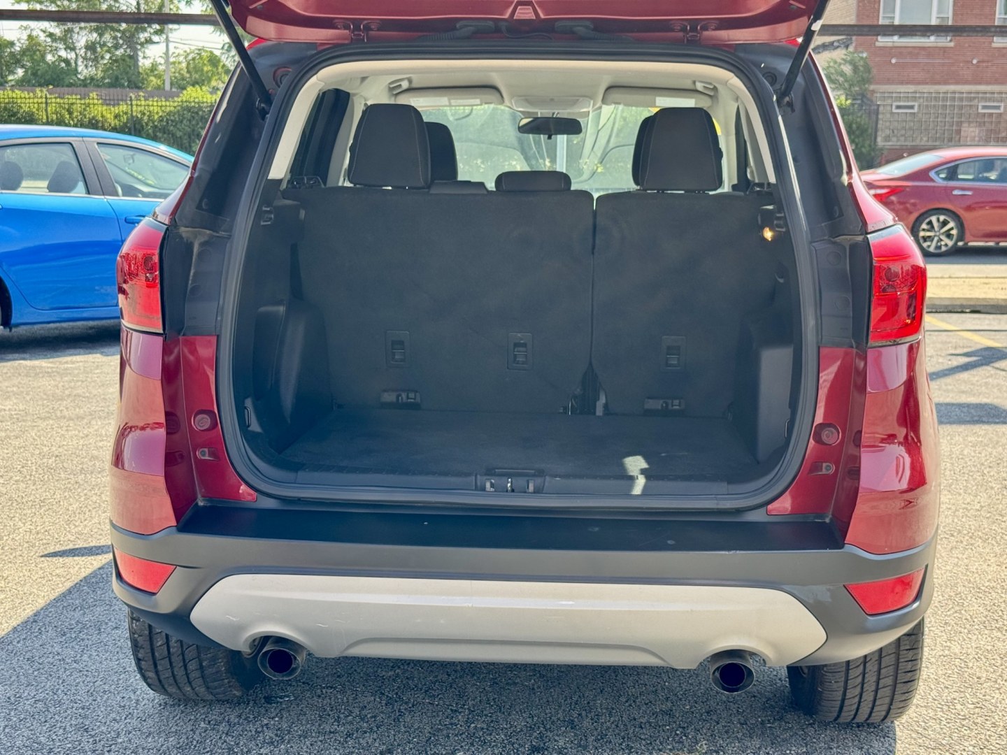 2019 RED Ford Escape SE 4WD (1FMCU9GDXKU) with an 1.5L L4 DOHC 16V engine, 6A transmission, located at 7600 S Western Ave., Chicago, IL, 60620, (773) 918-3980, 0.000000, 0.000000- Photo#4