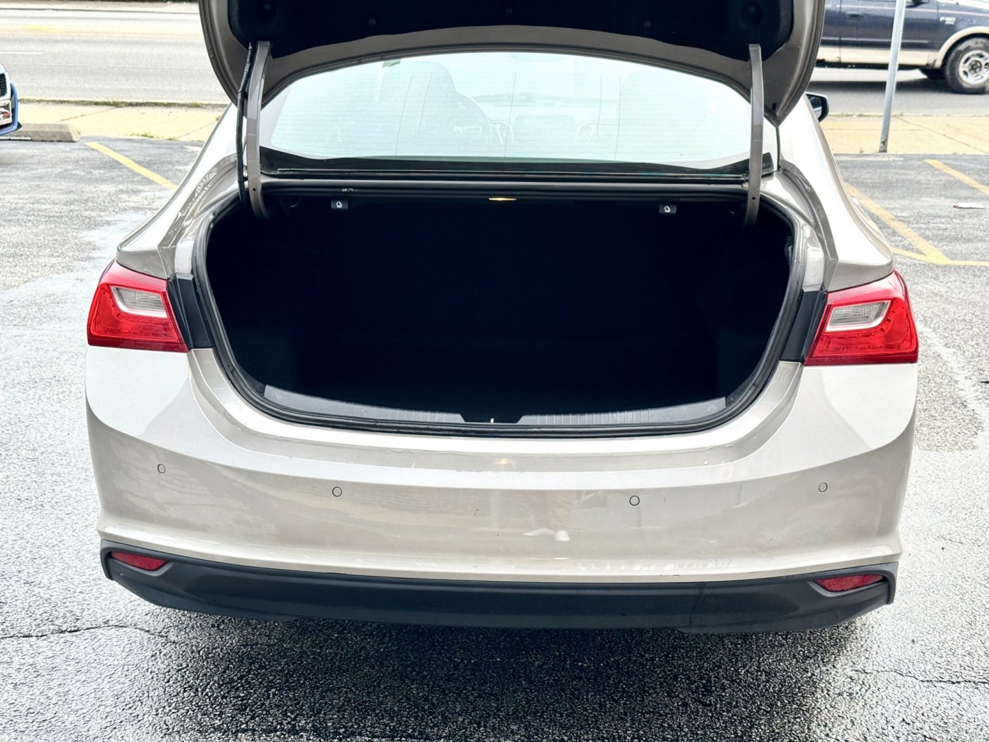 2023 GRAY Chevrolet Malibu 1LT (1G1ZD5ST4PF) with an 1.5L L4 DOHC 16V engine, 6A transmission, located at 7600 S Western Ave., Chicago, IL, 60620, (773) 918-3980, 0.000000, 0.000000- Photo#4