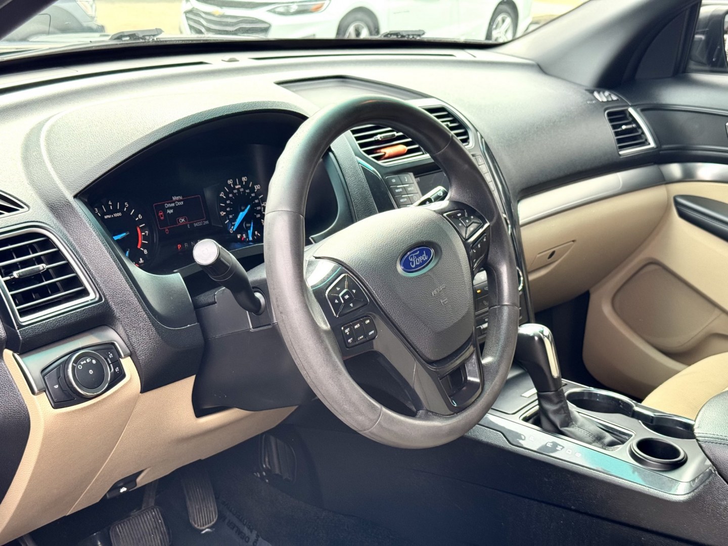 2017 BLACK Ford Explorer Base FWD (1FM5K7B87HG) with an 3.5L V6 DOHC 24V engine, 6A transmission, located at 7600 S Western Ave., Chicago, IL, 60620, (773) 918-3980, 0.000000, 0.000000- Photo#5