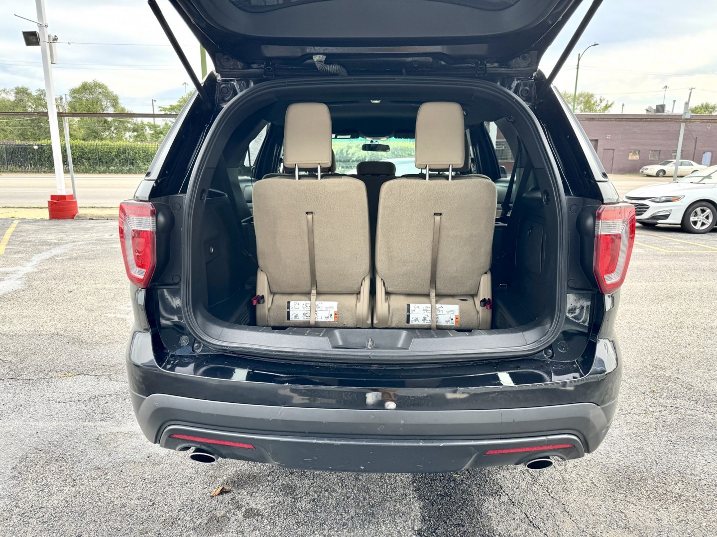 2017 BLACK Ford Explorer Base FWD (1FM5K7B87HG) with an 3.5L V6 DOHC 24V engine, 6A transmission, located at 7600 S Western Ave., Chicago, IL, 60620, (773) 918-3980, 0.000000, 0.000000- Photo#4