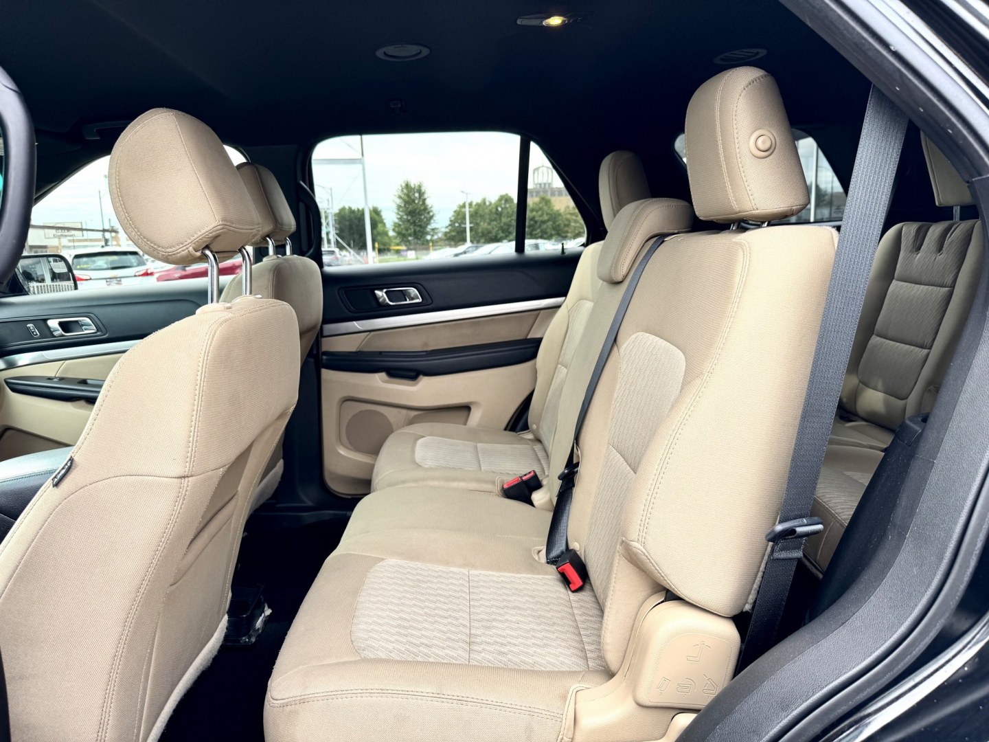 2017 BLACK Ford Explorer Base FWD (1FM5K7B87HG) with an 3.5L V6 DOHC 24V engine, 6A transmission, located at 7600 S Western Ave., Chicago, IL, 60620, (773) 918-3980, 0.000000, 0.000000- Photo#8