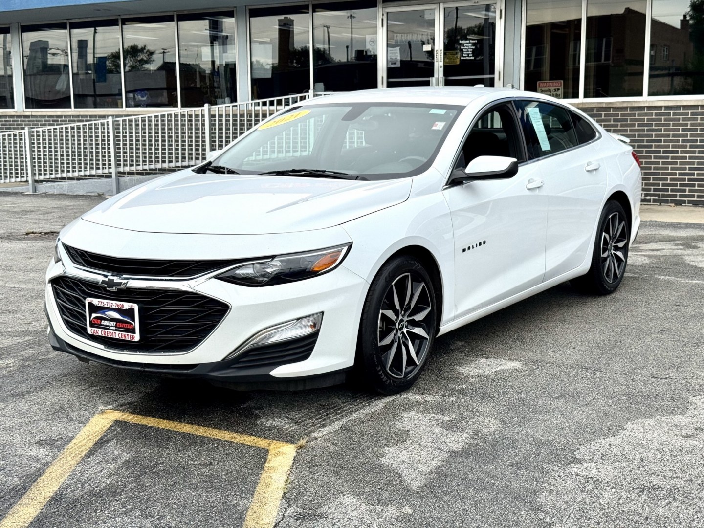 2021 WHITE Chevrolet Malibu RS (1G1ZG5ST6MF) with an 1.5L L4 DOHC 16V engine, 6A transmission, located at 7600 S Western Ave., Chicago, IL, 60620, (773) 918-3980, 0.000000, 0.000000- Photo#2