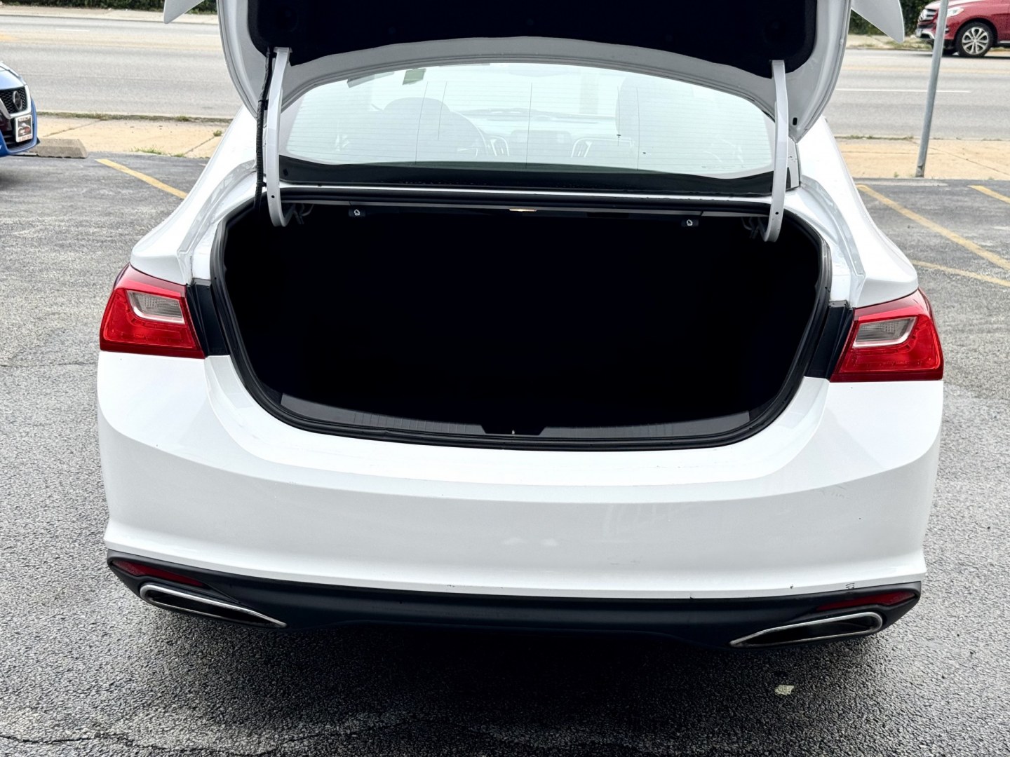 2021 WHITE Chevrolet Malibu RS (1G1ZG5ST6MF) with an 1.5L L4 DOHC 16V engine, 6A transmission, located at 7600 S Western Ave., Chicago, IL, 60620, (773) 918-3980, 0.000000, 0.000000- Photo#4