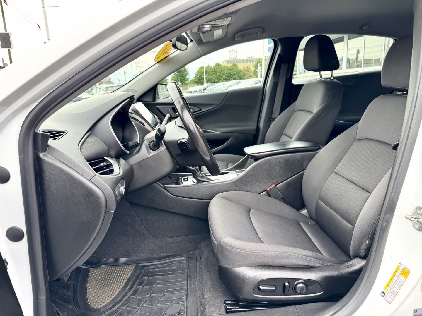 2021 WHITE Chevrolet Malibu RS (1G1ZG5ST6MF) with an 1.5L L4 DOHC 16V engine, 6A transmission, located at 7600 S Western Ave., Chicago, IL, 60620, (773) 918-3980, 0.000000, 0.000000- Photo#7