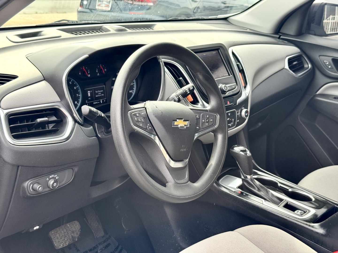 2020 SILVER Chevrolet Equinox LS 2WD (3GNAXHEVXLS) with an 1.5L L4 DIR DOHC 16V TURBO engine, 6A transmission, located at 7600 S Western Ave., Chicago, IL, 60620, (773) 918-3980, 0.000000, 0.000000- Photo#5