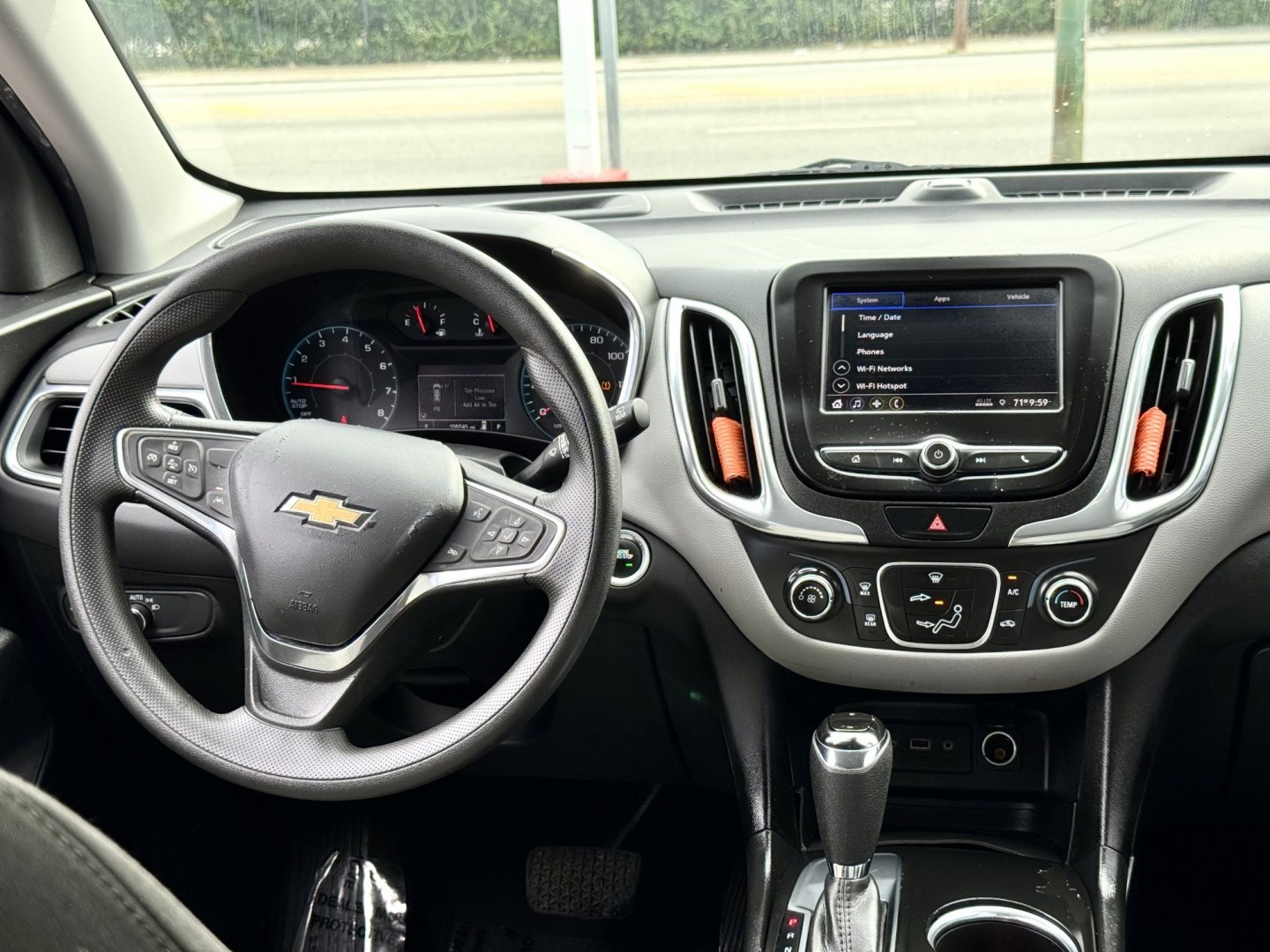 2020 SILVER Chevrolet Equinox LS 2WD (3GNAXHEVXLS) with an 1.5L L4 DIR DOHC 16V TURBO engine, 6A transmission, located at 7600 S Western Ave., Chicago, IL, 60620, (773) 918-3980, 0.000000, 0.000000- Photo#9