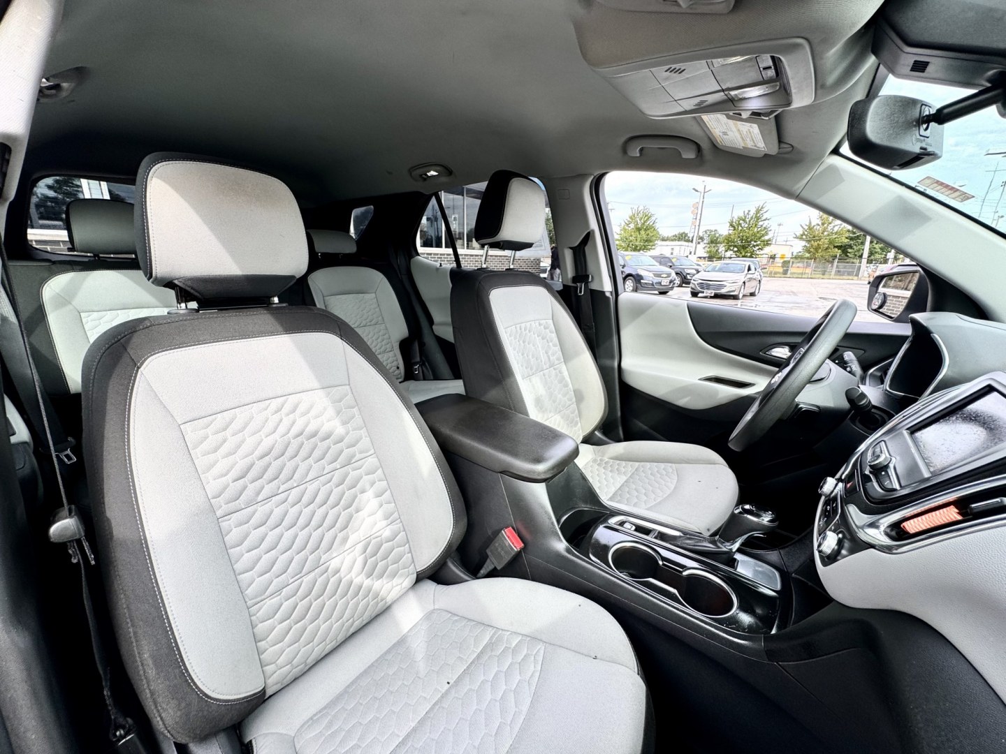 2020 SILVER Chevrolet Equinox LS 2WD (3GNAXHEVXLS) with an 1.5L L4 DIR DOHC 16V TURBO engine, 6A transmission, located at 7600 S Western Ave., Chicago, IL, 60620, (773) 918-3980, 0.000000, 0.000000- Photo#11