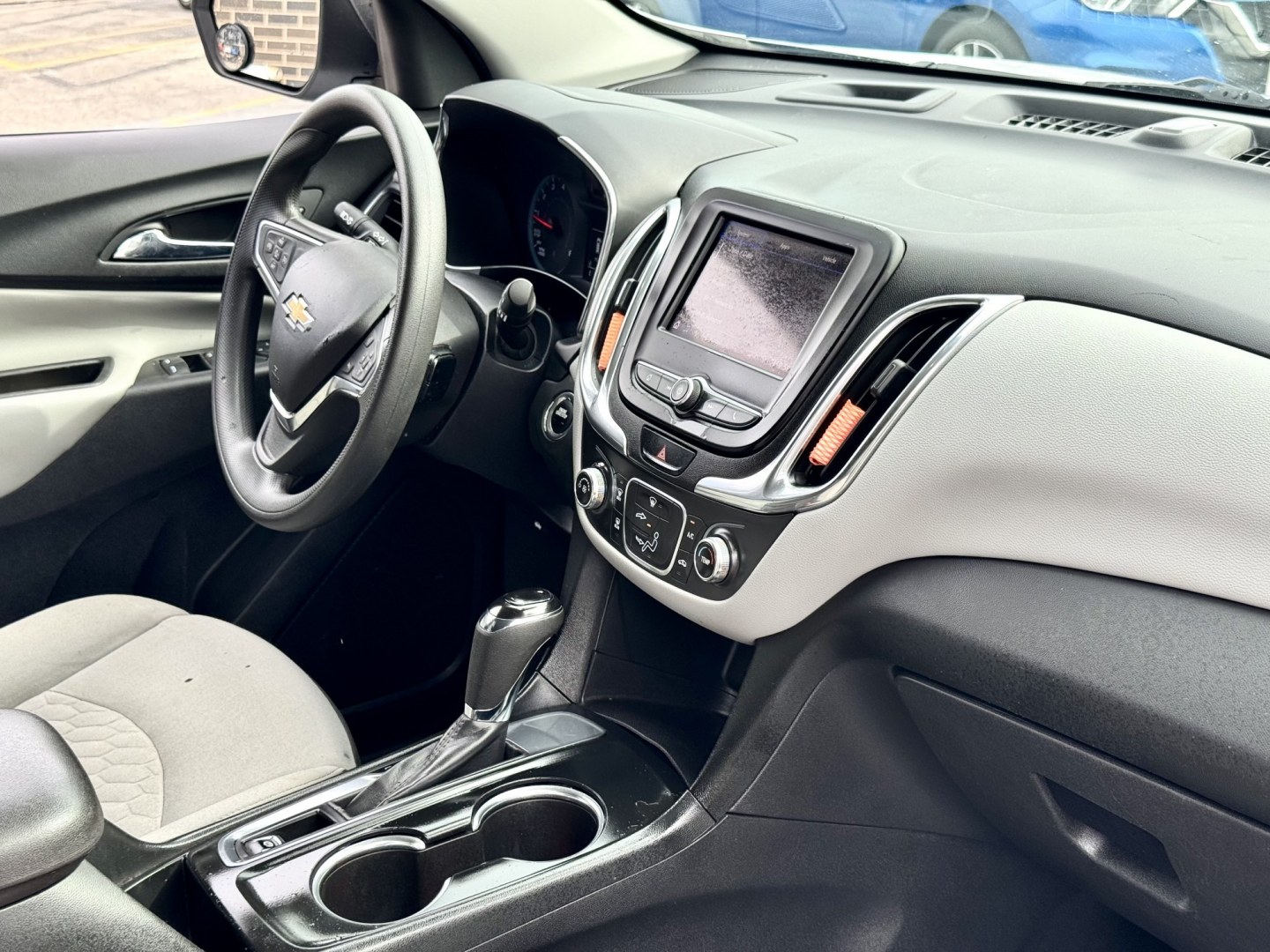 2020 SILVER Chevrolet Equinox LS 2WD (3GNAXHEVXLS) with an 1.5L L4 DIR DOHC 16V TURBO engine, 6A transmission, located at 7600 S Western Ave., Chicago, IL, 60620, (773) 918-3980, 0.000000, 0.000000- Photo#10