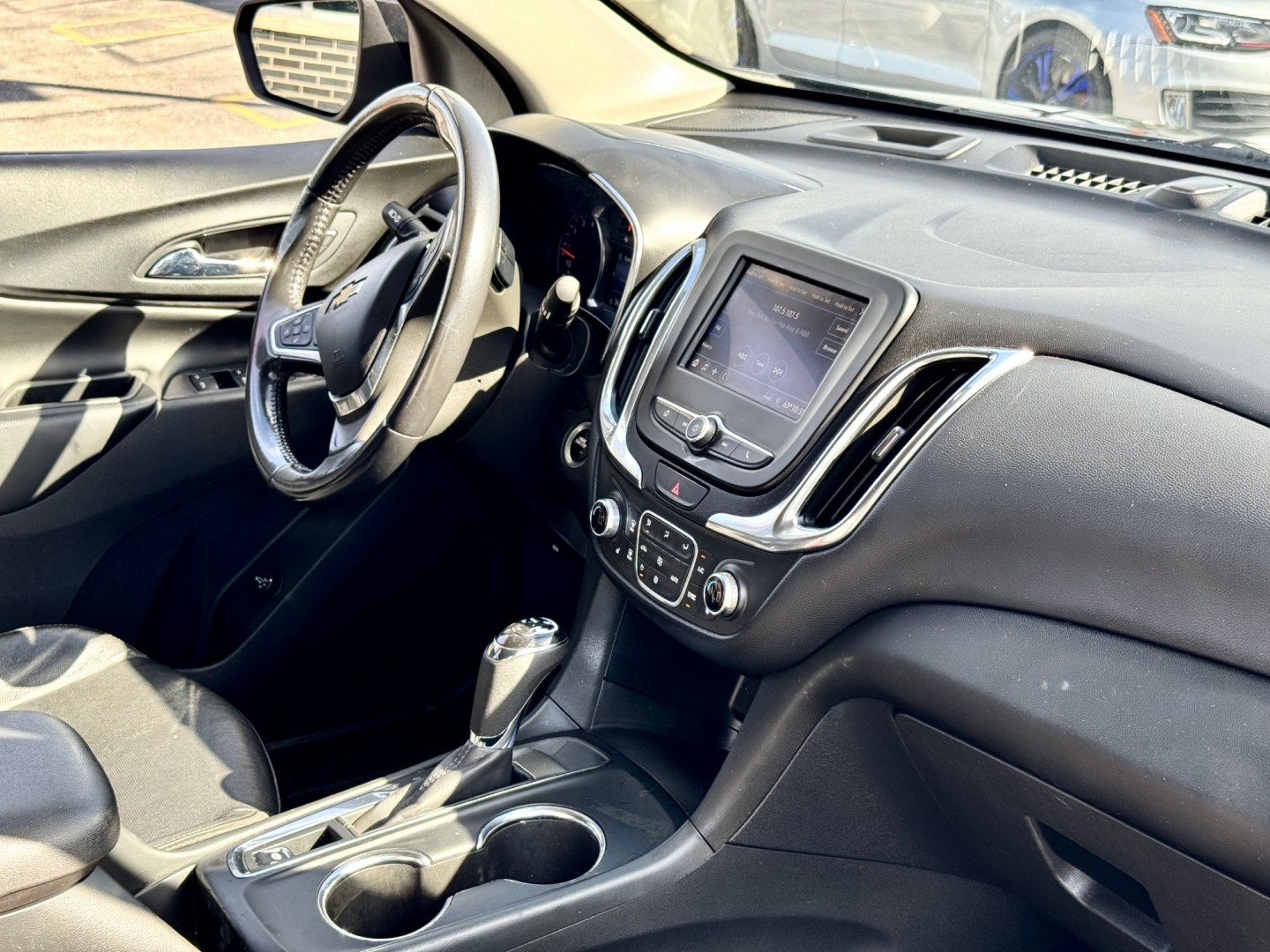 2020 BLACK Chevrolet Equinox LT 2WD (3GNAXKEV7LL) with an 1.5L L4 DIR DOHC 16V TURBO engine, 6A transmission, located at 7600 S Western Ave., Chicago, IL, 60620, (773) 918-3980, 0.000000, 0.000000- Photo#10