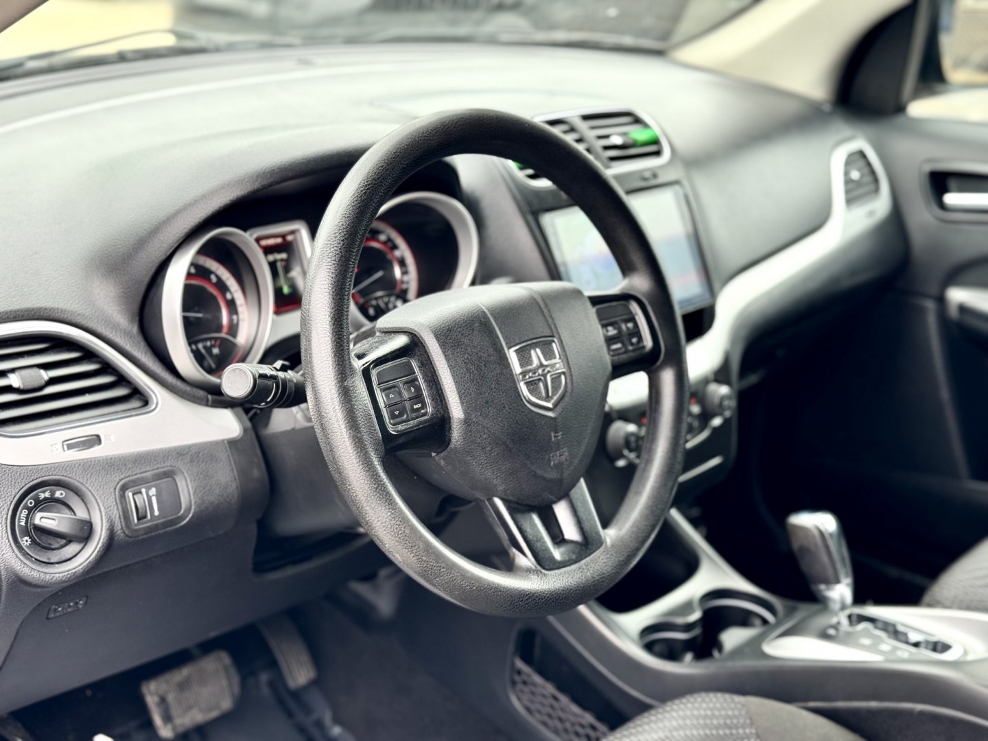 2020 GRAY Dodge Journey SE Value (3C4PDCAB1LT) with an 2.4L L4 DOHC 16V engine, 6A transmission, located at 7600 S Western Ave., Chicago, IL, 60620, (773) 918-3980, 0.000000, 0.000000- Photo#5