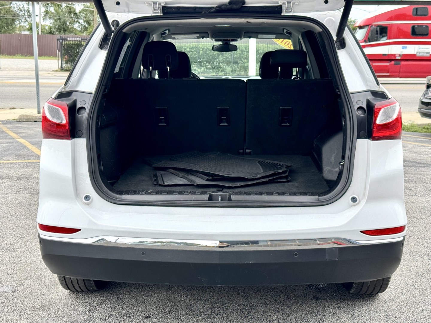 2018 WHITE Chevrolet Equinox LT 2WD (2GNAXJEV4J6) with an 1.5L L4 DIR DOHC 16V TURBO engine, 6A transmission, located at 7600 S Western Ave., Chicago, IL, 60620, (773) 918-3980, 0.000000, 0.000000- Photo#4