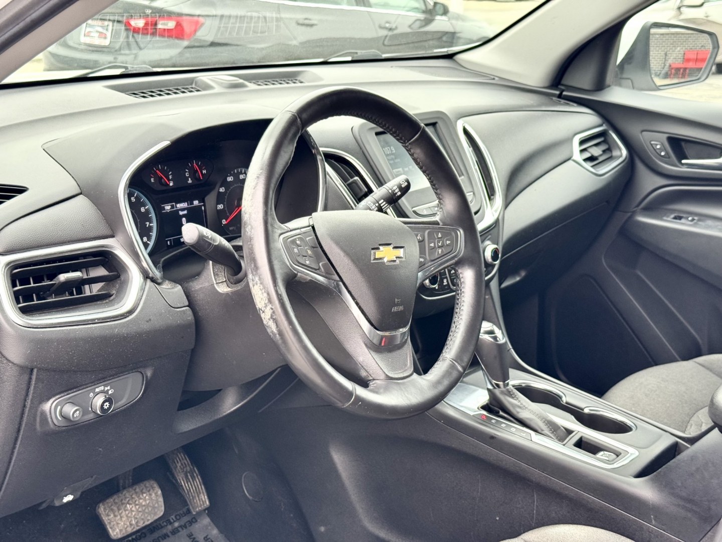 2018 WHITE Chevrolet Equinox LT 2WD (2GNAXJEV4J6) with an 1.5L L4 DIR DOHC 16V TURBO engine, 6A transmission, located at 7600 S Western Ave., Chicago, IL, 60620, (773) 918-3980, 0.000000, 0.000000- Photo#5