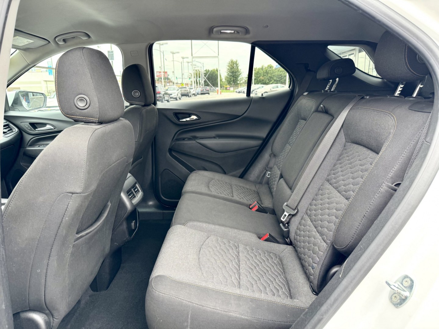 2018 WHITE Chevrolet Equinox LT 2WD (2GNAXJEV4J6) with an 1.5L L4 DIR DOHC 16V TURBO engine, 6A transmission, located at 7600 S Western Ave., Chicago, IL, 60620, (773) 918-3980, 0.000000, 0.000000- Photo#8