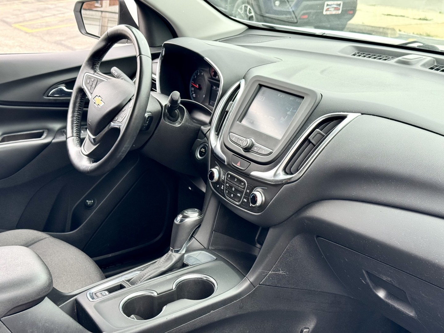 2018 WHITE Chevrolet Equinox LT 2WD (2GNAXJEV4J6) with an 1.5L L4 DIR DOHC 16V TURBO engine, 6A transmission, located at 7600 S Western Ave., Chicago, IL, 60620, (773) 918-3980, 0.000000, 0.000000- Photo#10