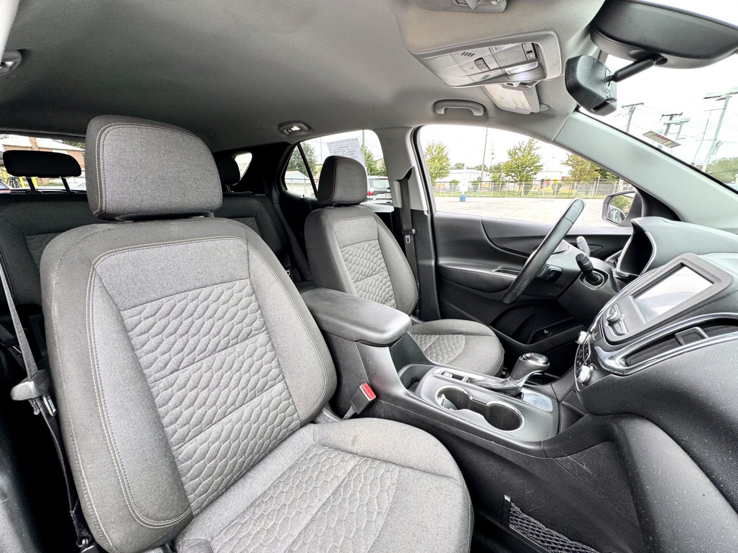 2018 WHITE Chevrolet Equinox LT 2WD (2GNAXJEV4J6) with an 1.5L L4 DIR DOHC 16V TURBO engine, 6A transmission, located at 7600 S Western Ave., Chicago, IL, 60620, (773) 918-3980, 0.000000, 0.000000- Photo#11