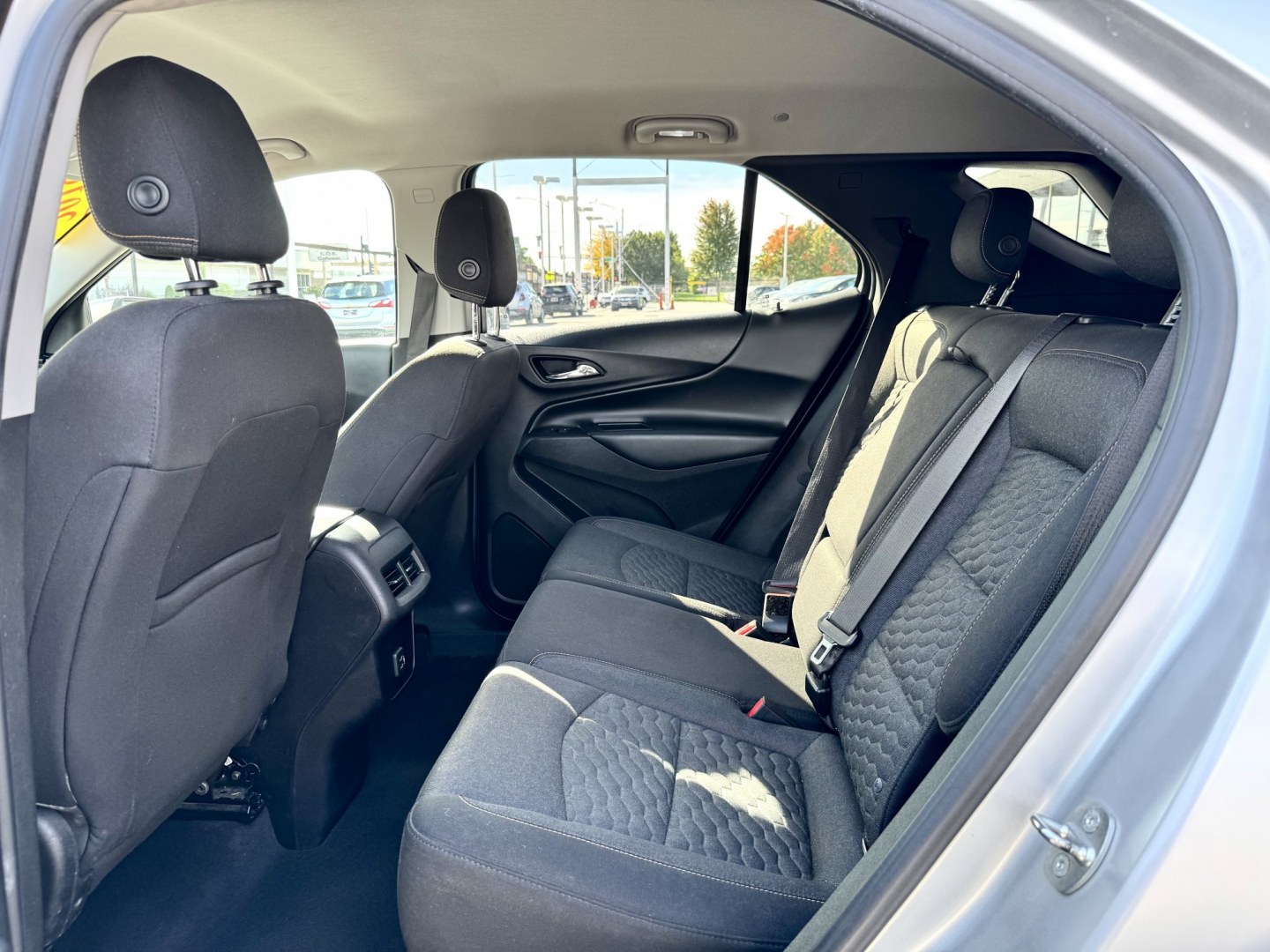 2019 SILVER Chevrolet Equinox LT 2WD (2GNAXJEV5K6) with an 1.5L L4 DIR DOHC 16V TURBO engine, 6A transmission, located at 7600 S Western Ave., Chicago, IL, 60620, (773) 918-3980, 0.000000, 0.000000- Photo#8