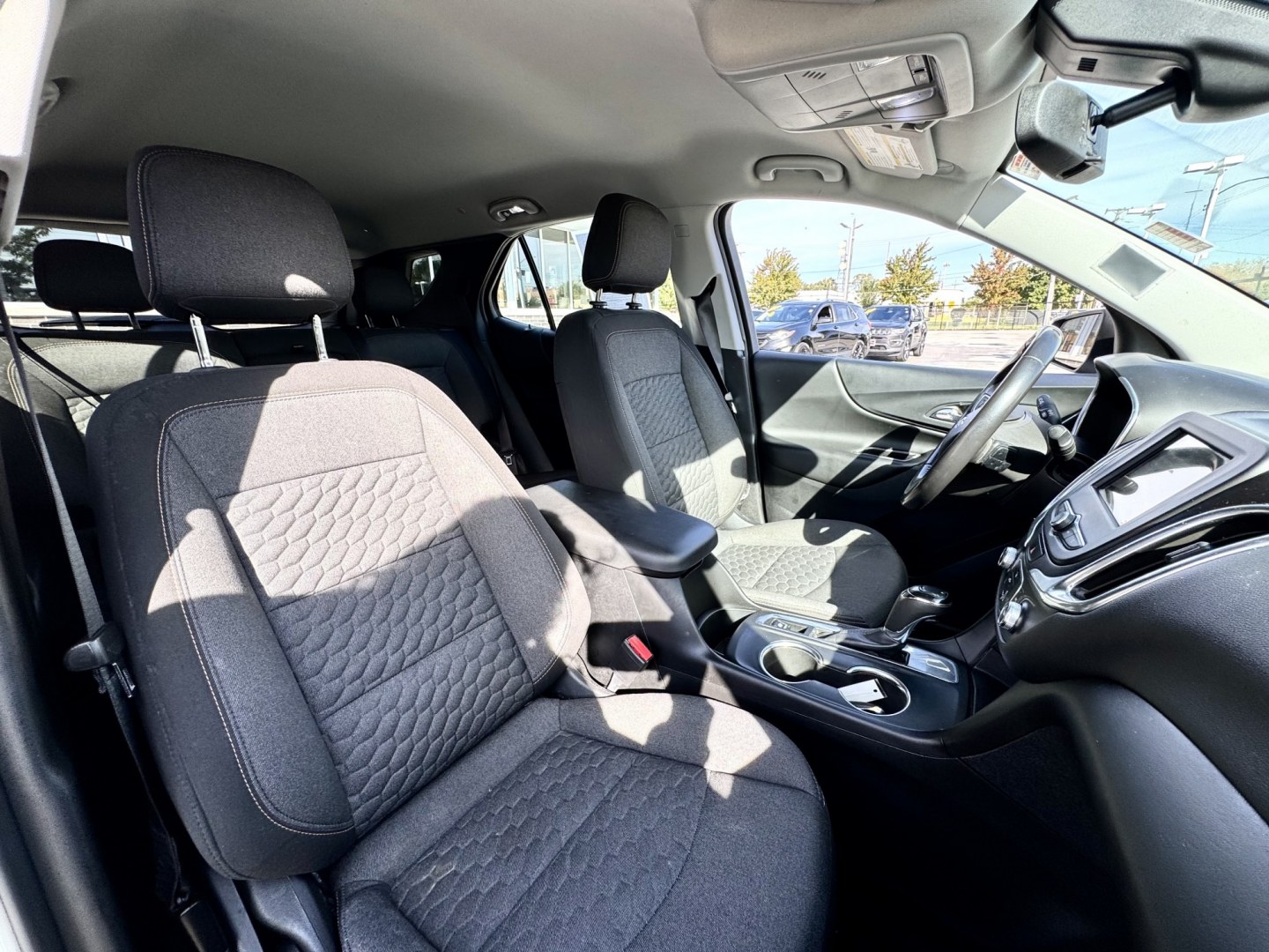 2019 SILVER Chevrolet Equinox LT 2WD (2GNAXJEV5K6) with an 1.5L L4 DIR DOHC 16V TURBO engine, 6A transmission, located at 7600 S Western Ave., Chicago, IL, 60620, (773) 918-3980, 0.000000, 0.000000- Photo#11