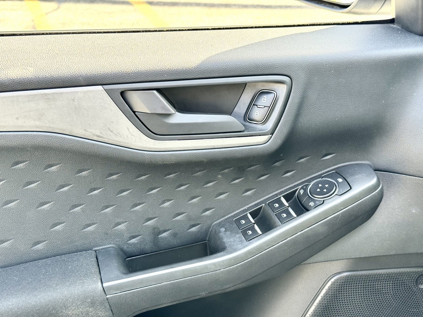 2020 WHITE Ford Escape S (1FMCU0F67LU) with an 1.5L L3 engine, 6A transmission, located at 7600 S Western Ave., Chicago, IL, 60620, (773) 918-3980, 0.000000, 0.000000- Photo#6