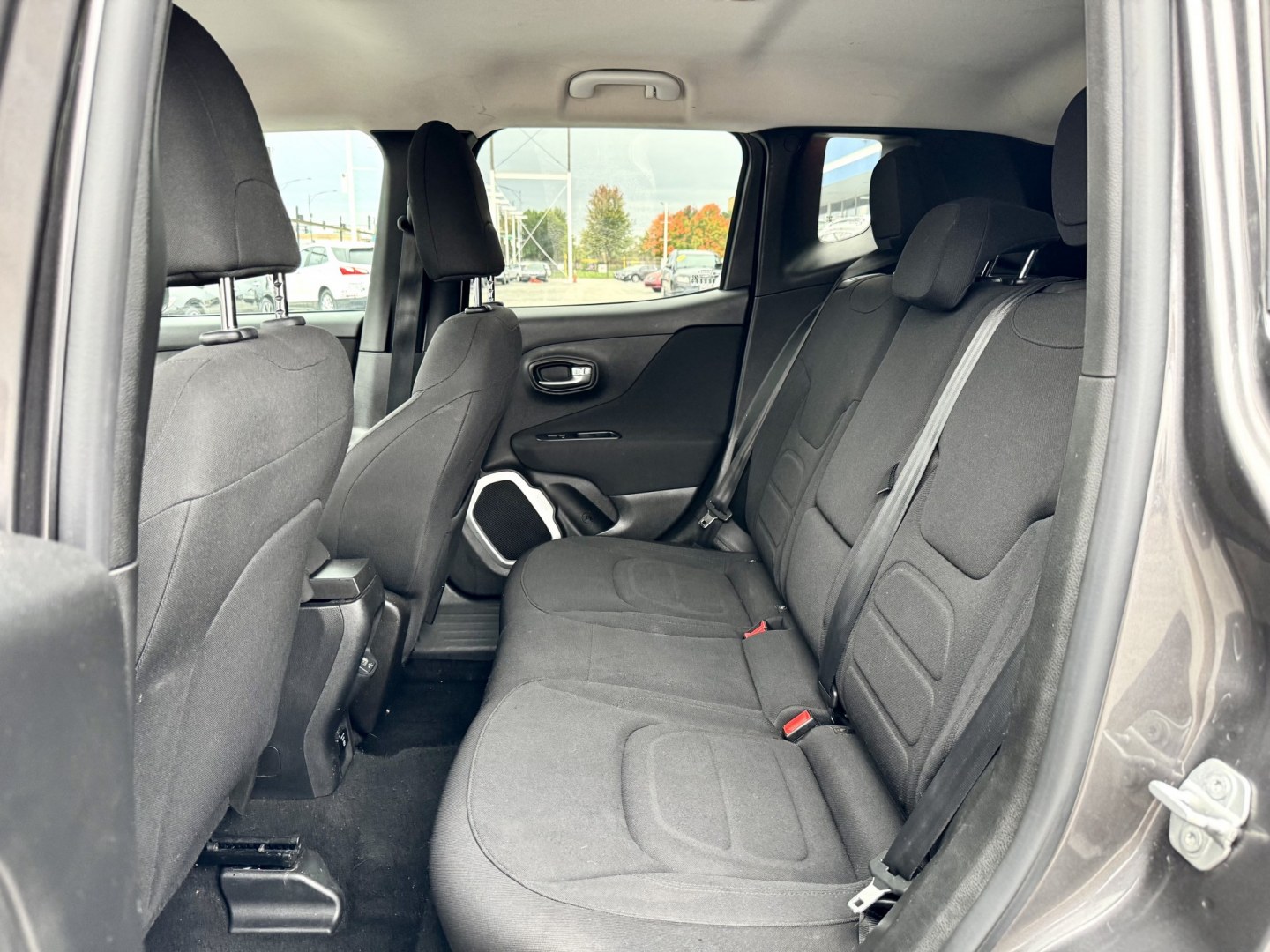 2019 GREY Jeep Renegade Latitude (ZACNJABB9KP) with an 2.4L L4 DOHC 16V engine, 9A transmission, located at 7600 S Western Ave., Chicago, IL, 60620, (773) 918-3980, 0.000000, 0.000000- Photo#6