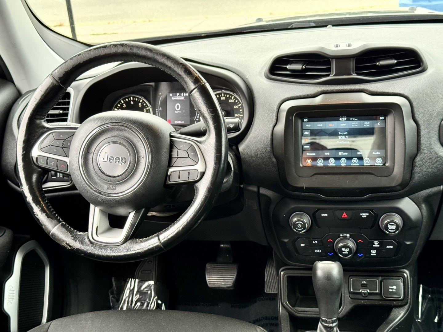 2019 GREY Jeep Renegade Latitude (ZACNJABB9KP) with an 2.4L L4 DOHC 16V engine, 9A transmission, located at 7600 S Western Ave., Chicago, IL, 60620, (773) 918-3980, 0.000000, 0.000000- Photo#7